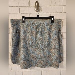 New Nine West Blue and Tan Leaf-Print Mini Skirt. Soft and comfy. Size XXL.